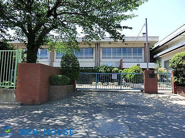 川崎市立南河原小学校 徒歩14分。教育施設が近くに整った、子育て世帯も安心の住環境です。 1050m