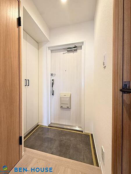・玄関にはシューズボックス完備でご家族全員の靴もしっかり収納できます・段差の少ないバリアフリー仕様です・新規リノベーション済のお部屋、ご契約後は即入居可能です・是非ご確認ください