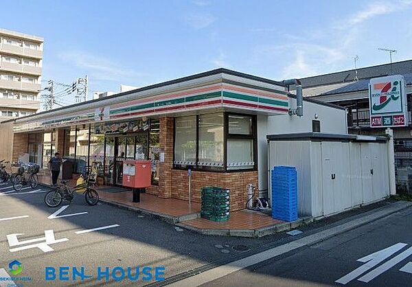 セブンイレブン川崎京町1丁目店 徒歩7分。時間がない時にさっと寄れて便利なコンビニ。 520m