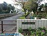 周辺：横浜市立上寺尾小学校 徒歩10分。教育施設が近くに整った、子育て世帯も安心の住環境です。 800m