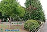 周辺：馬場四丁目公園 徒歩8分。四季の移ろいを感じる緑豊かな住環境です。 620m