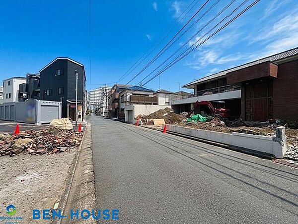 ・前面道路は約6ｍの広さで開放感ございます・形の良い土地でスマートなお家を建築できます・周辺に生活便利施設多数、毎日のお買い物も快適です・子育て世代にもうれしい環境ですね