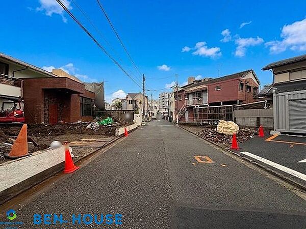・お買い物施設も充実な地域で子育て世代にもうれしい環境です・「ＪＲ川崎」「京急川崎」周辺まで足を延ばせば　商業施設・映画館や水族館もある充実の生活環境・休日はご家族でショッピングもできますね