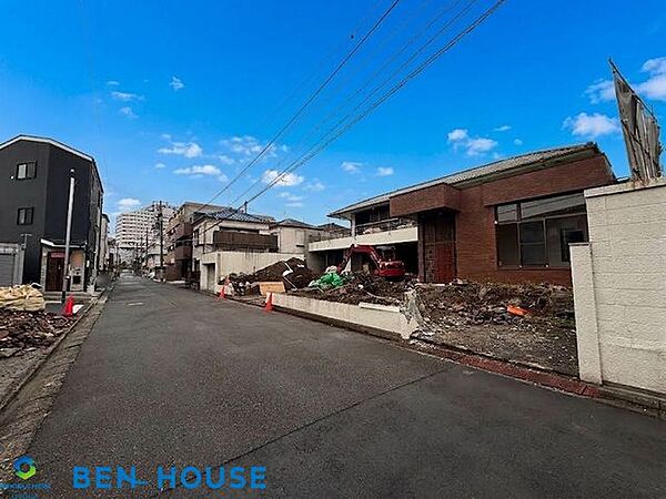 ・前面道路は約6ｍの広さで開放感ございます・形の良い土地でスマートなお家を建築できます・周辺に生活便利施設多数、毎日のお買い物も快適です・子育て世代にもうれしい環境ですね