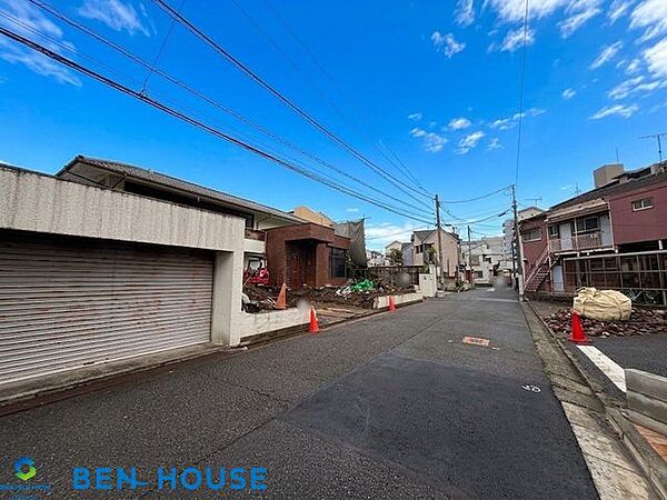 ・南向きで陽当り、通風良好！開放感ある分譲地全7区画・ＪＲ「川崎」駅徒歩18分、京急線「京急川崎」駅徒歩20分・川崎駅までバス便も利用可・小中学校、公園が徒歩圏内に整い子育て環境も良好です
