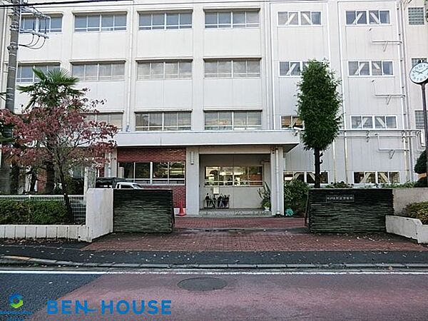 横浜市立新田中学校 徒歩25分。部活動帰りの帰宅も安心の距離です！ 1950m