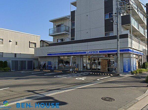 ローソン都筑東山田町店 徒歩9分。時間がない時にさっと寄れて便利なコンビニ。 690m