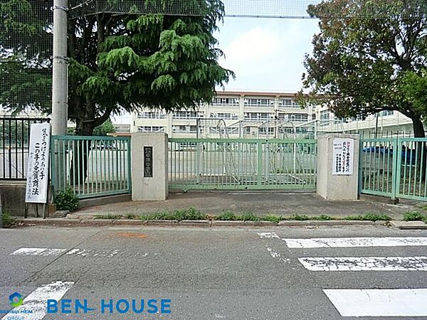 川崎市立中原中学校 徒歩12分。部活動帰りの帰宅も安心の距離です！ 890m