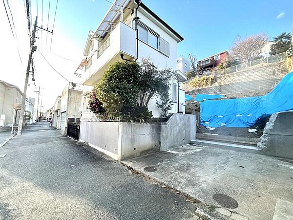 建築条件なしの土地です。お好みのハウスメーカーや工務店で建築できます。