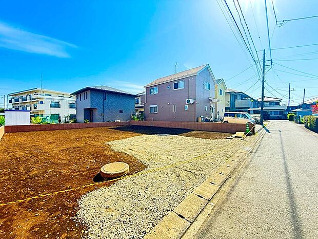 現況更地につき、設計から建築までスムーズに進められます。カースペースも検討可能なゆとりある敷地です。