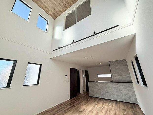 ご家族がお互いの存在を感じながら、思い思いの時間を過ごせる空間です。