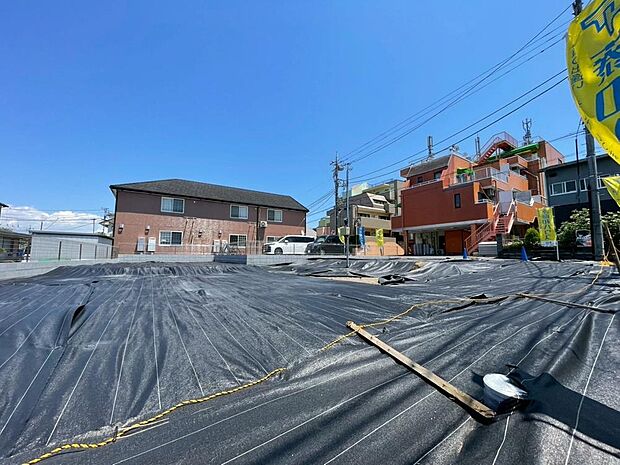 緑の多い自然豊かな住環境で、穏やかな生活が叶います。子育て世帯にもおすすめの立地です。