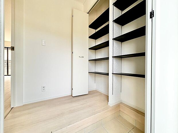 ご家族や来訪者を迎える玄関。お好みのインテリアで、個性を演出してみてはいかがでしょうか。