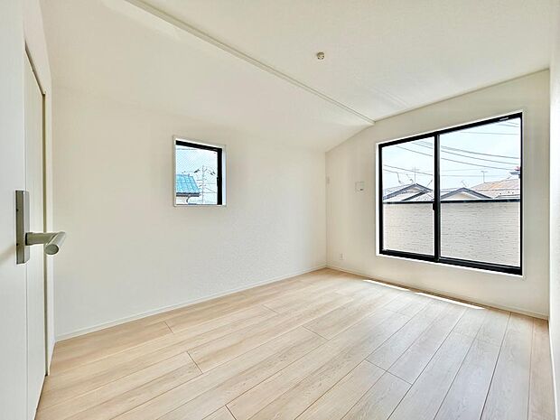 お手入れのしやすい仕様です。普段はフロアモップなどを使って、簡単にお掃除ができそうです。