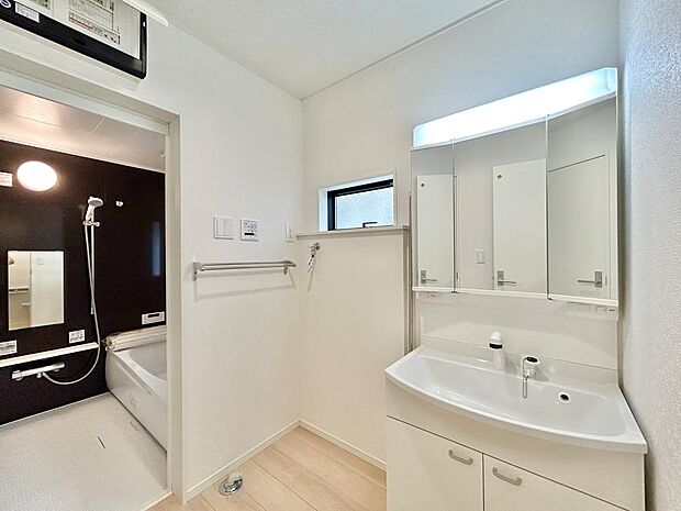 洗面室の収納量や洗面台の仕様など、写真では判らないことはお気軽にお尋ねください。