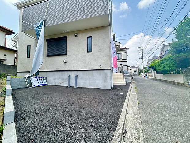 駐車場があります。電車だけでなくお車も利用でき、休日のお出かけの幅が広がりそうです。