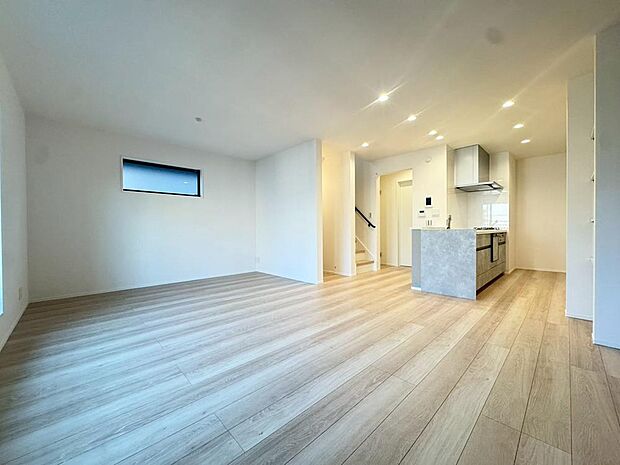 ご家族の思い出を紡ぐリビング。さわやかで心地よい空間は、ご家族が自然と集まります。