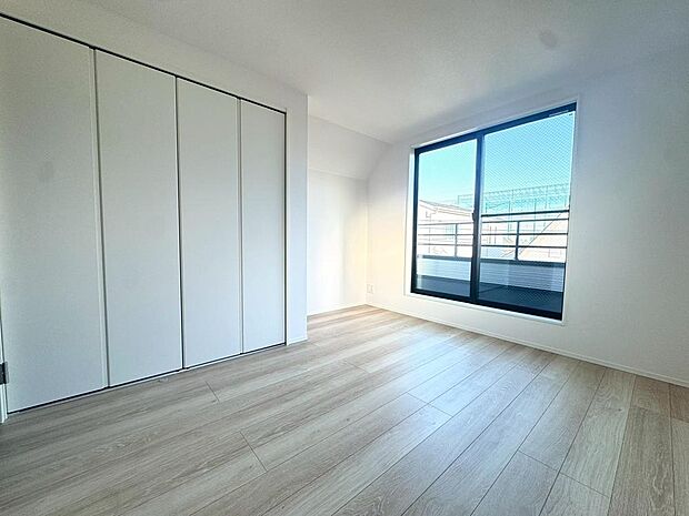 テレワークなどの作業部屋や家事室、子供部屋としても便利なお部屋です。