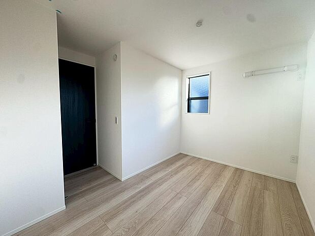 お好みの家具を置いたり、小物を飾り、お気に入りの空間づくりが楽しめそうです。