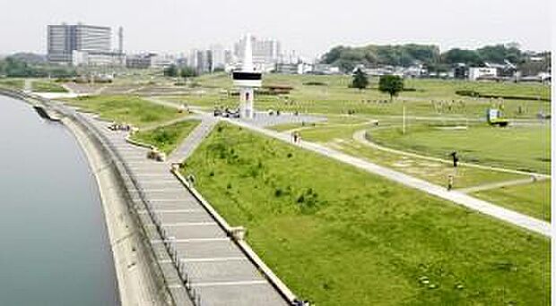 河川敷公園まで約586m