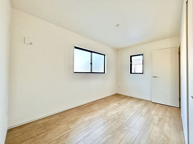 お手入れのしやすい仕様です。普段はフロアモップなどを使って、簡単にお掃除ができそうです。