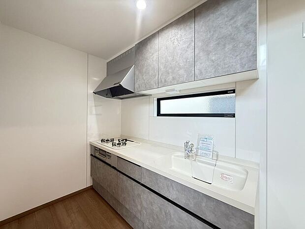 綺麗なキッチンは家事も捗りそうです。ぜひお子様と一緒に、お料理やお菓子作りを楽しんでください。