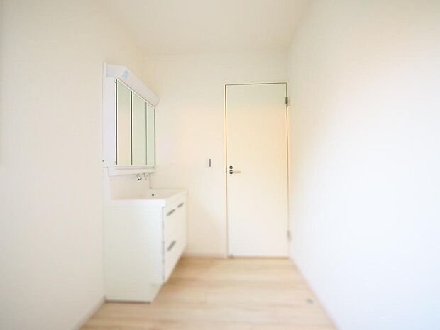 洗面室の収納量や洗面台の仕様など、写真では判らないことはお気軽にお尋ねください。