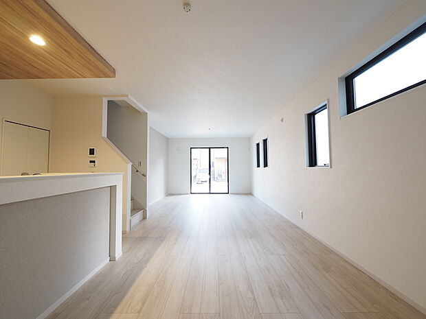 生活のメインスペースとなるLDKは、開放感のある空間。キッチンは対面式で、LDと一体感があります。