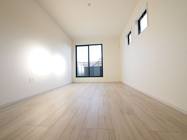 様々なテイストのインテリアと相性の良い、シンプルな内装です。お好みのお部屋作りが楽しめます。