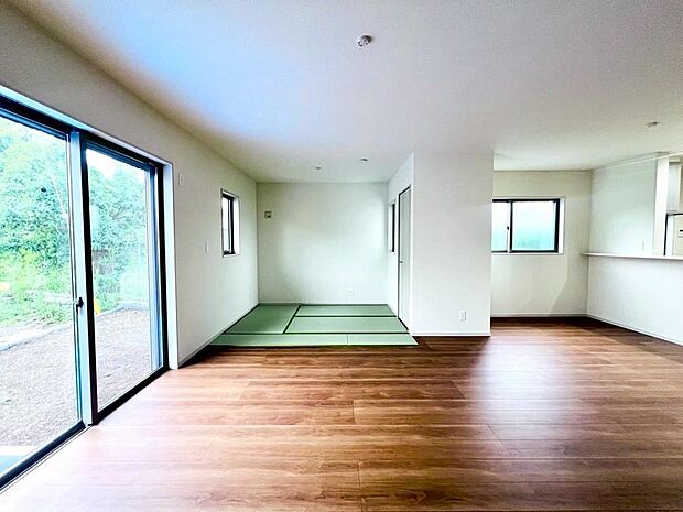 ご家族の思い出を刻むLDK。家族団らんの時間が自然と増えそうです。