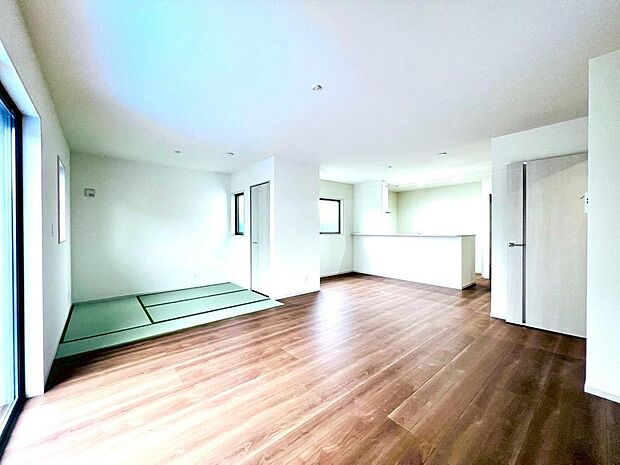 採光・通風に考慮されたLDKです。快適で居心地の良い、家族団らんのひと時をお過ごしいただけます。