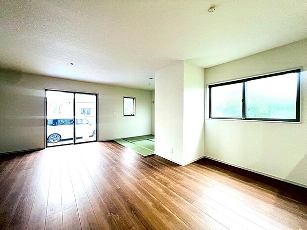 ご家族がお互いの存在を感じながら、思い思いの時間を過ごせる空間です。