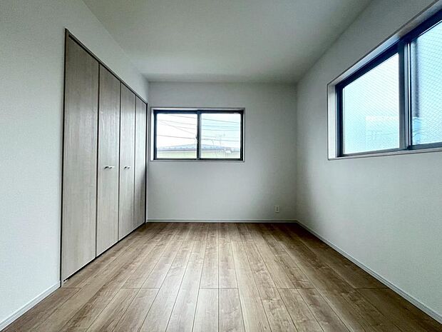 お手入れのしやすい仕様です。普段はフロアモップなどを使って、簡単にお掃除ができそうです。