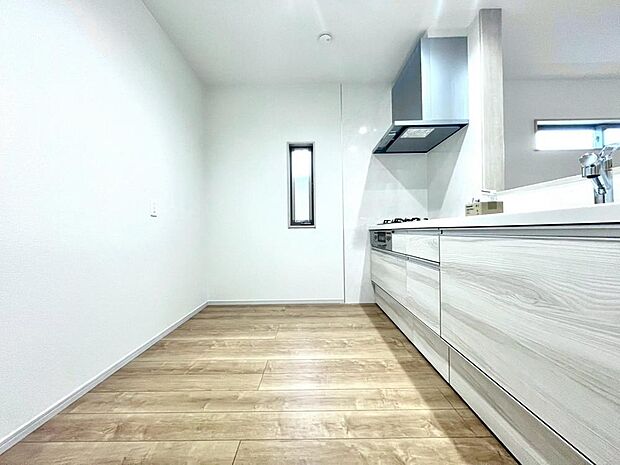 綺麗なキッチンは家事も捗りそうです。ぜひお子様と一緒に、お料理やお菓子作りを楽しんでください。