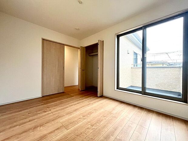 様々なテイストのインテリアと相性の良い、シンプルな内装です。お好みのお部屋作りが楽しめます。