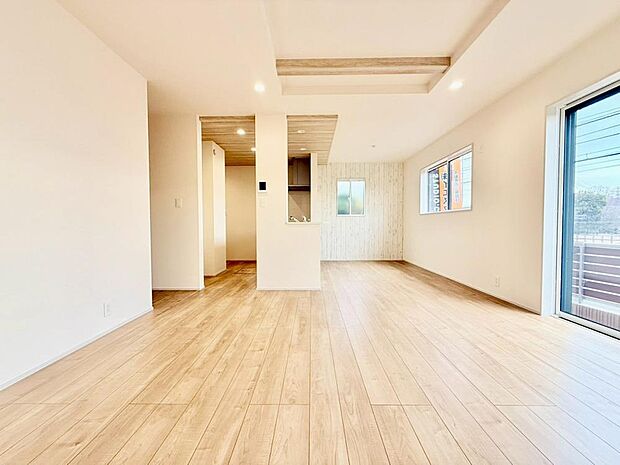 キッチンからLDを見渡すことができる間取りのため、お子様がいらっしゃるご家庭におすすめです。