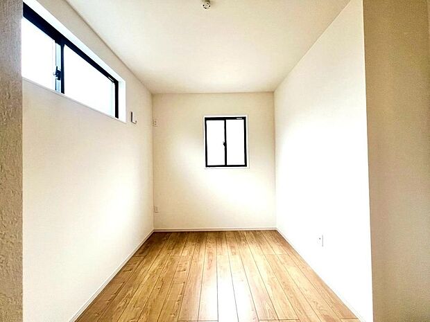 お手入れのしやすい仕様です。普段はフロアモップなどを使って、簡単にお掃除ができそうです。