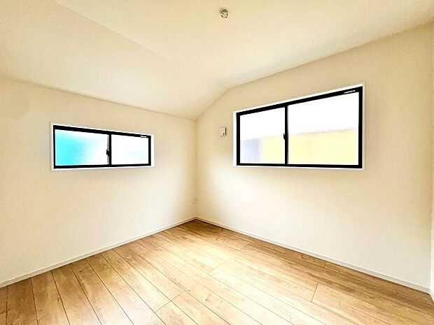 様々なテイストのインテリアと相性の良い、シンプルな内装です。お好みのお部屋作りが楽しめます。