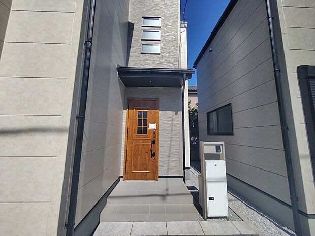 ご家族や来訪者を迎える玄関。お好みのインテリアで、個性を演出してみてはいかがでしょうか。