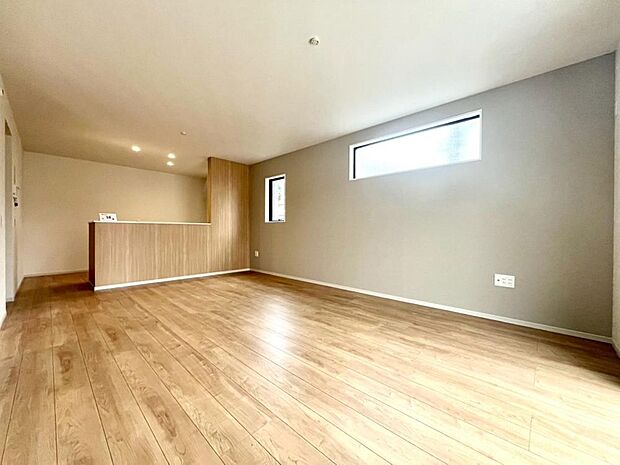 ご家族の思い出を紡ぐリビング。さわやかで心地よい空間は、ご家族が自然と集まります。