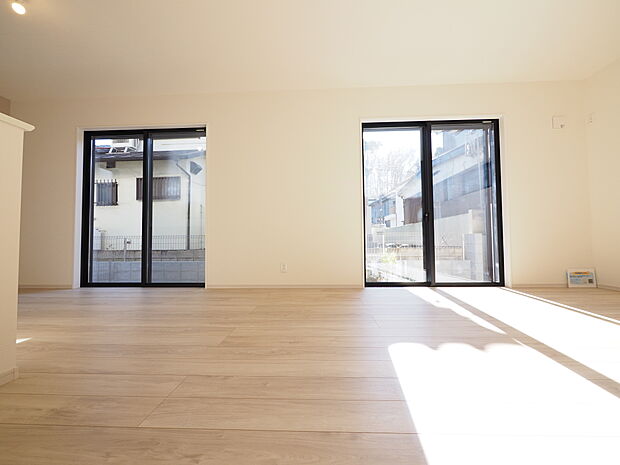 様々なスタイルのインテリアに合わせやすいシンプルな内装で、お好みのコーディネートが楽しめます。