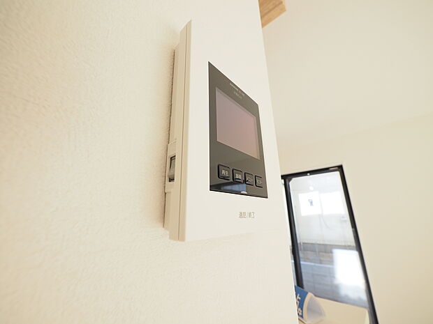セキュリティに配慮されたTVモニター付きインターホンが備わっています。
