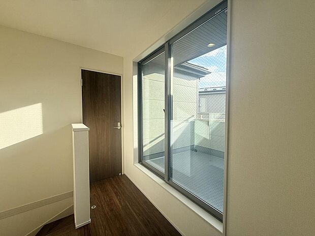 テレワークなどの作業部屋や家事室、子供部屋としても便利なお部屋です。