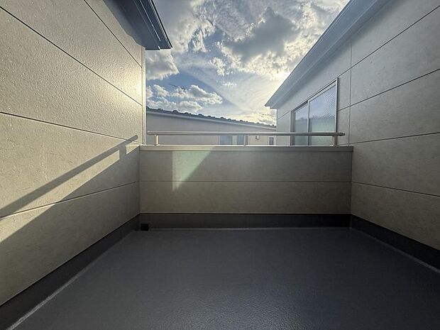 バルコニーは、ガーデニングや家庭菜園を楽しむ空間としても利用できます。