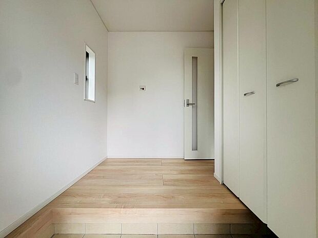 ご家族や来訪者を迎える玄関。お好みのインテリアで、個性を演出してみてはいかがでしょうか。