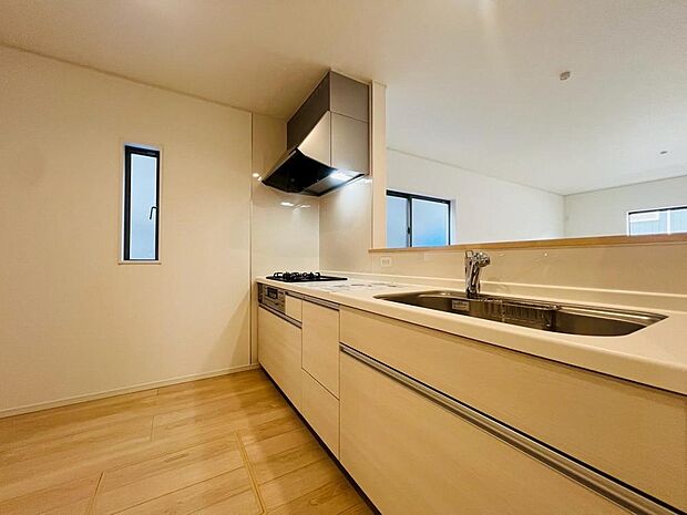 綺麗なキッチンは家事も捗りそうです。ぜひお子様と一緒に、お料理やお菓子作りを楽しんでください。