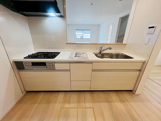 清潔感のあるキッチンスペース。ご家族の笑顔を想像しながら、楽しく調理ができそうです。