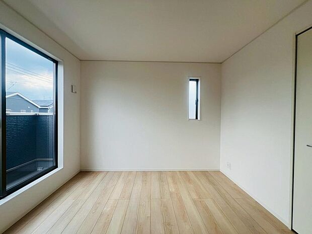 様々なテイストのインテリアと相性の良い、シンプルな内装です。お好みのお部屋作りが楽しめます。