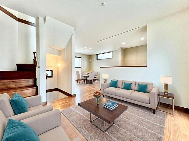 ご家族がお互いの存在を感じながら、思い思いの時間を過ごせる空間です。