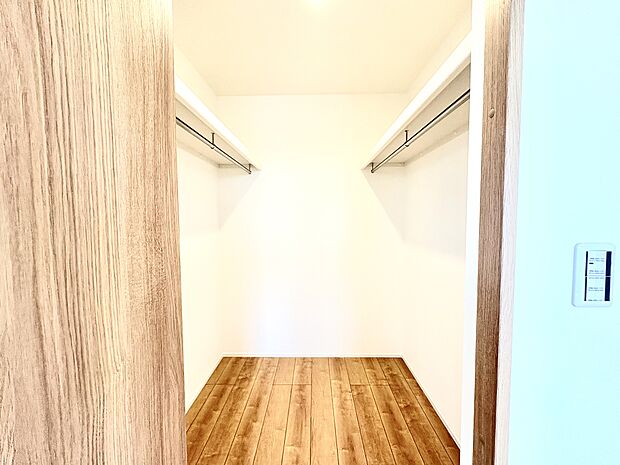 季節家電や衣類など、かさばる物もスッキリ収納可能。住空間を広々とお使いいただけます。